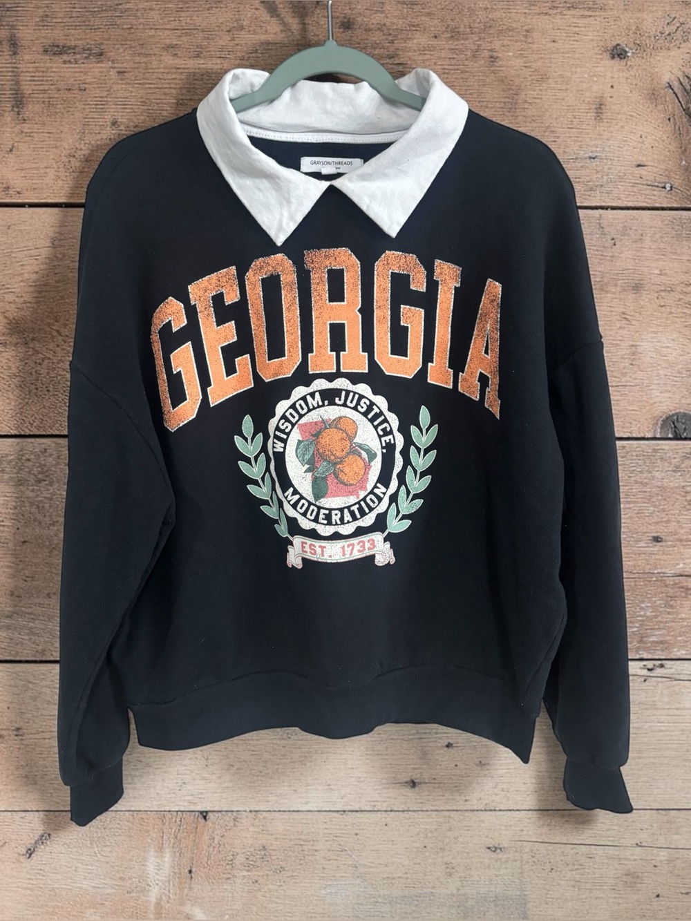 Women’s sweater with White Collar